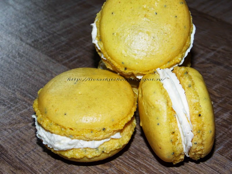 Macarons cu mac si lamaie