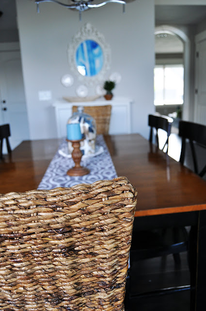 How to Mix and Match Dining Room Chairs with Jen Gallacher from www.jengallacher.com. #diningroom #chair #jengallacher