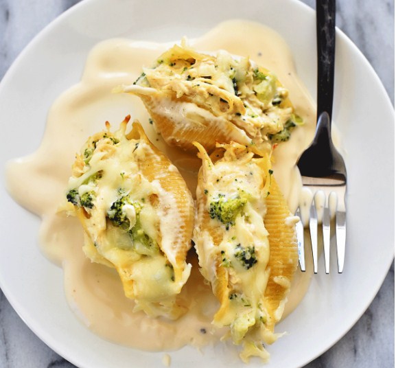 CHICKEN & BROCCOLI ALFREDO STUFFED SHELLS Food And Cake Recipes
