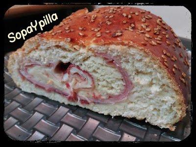Pan De Brioche Relleno De Jamón Y Queso
