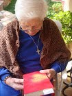 Η Σούπερ γιαγιά διαβάζει Επίκουρο