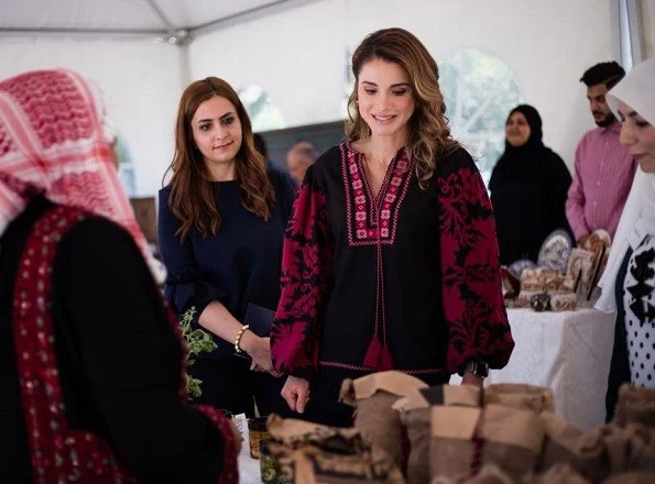 Queen Rania visited the Jordanian Association for Human Development in Jerash. Queen Rania wore Talitha Salma embroidered blouse.