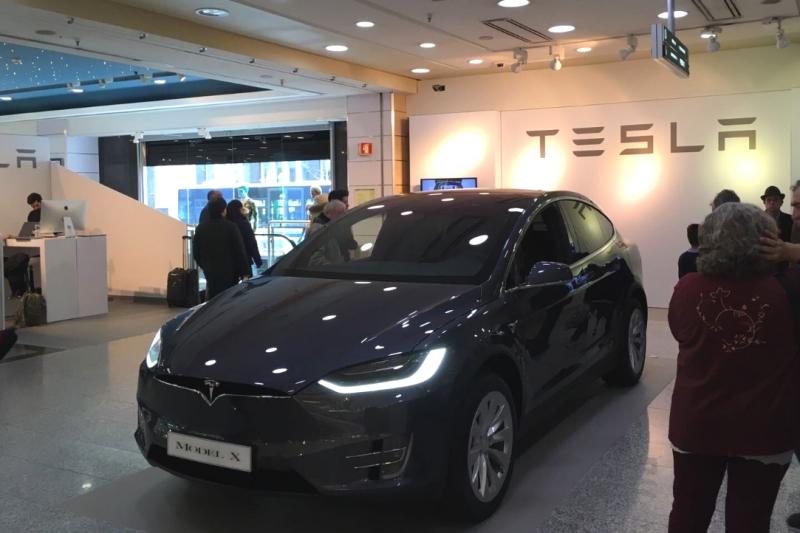 Tesla abre test drives no El Corte Inglés de Gaia Aberto até de Madrugada