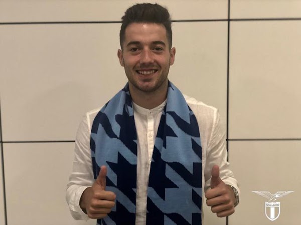 Málaga, Jony ya posa con la bufanda de la Lazio