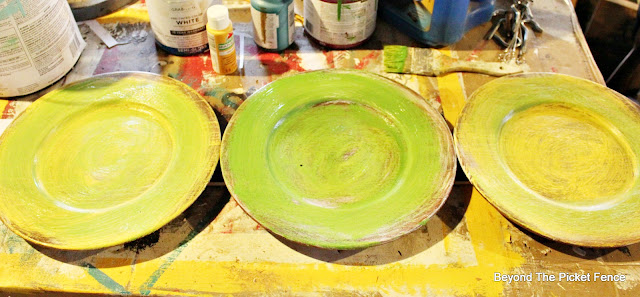 paint the plates with three or four different colors
