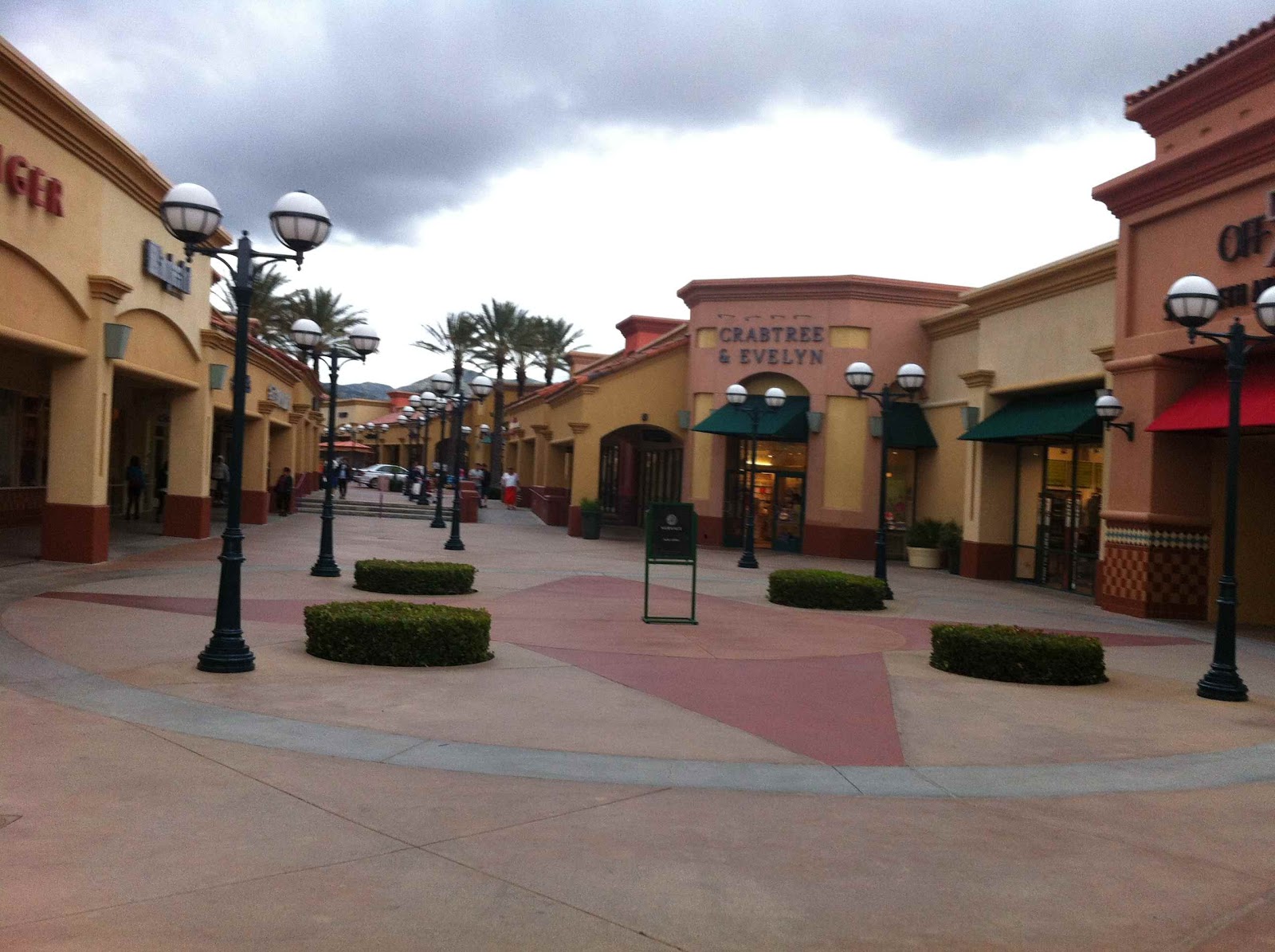 Shanghai --&gt; Bavaria: Los Angeles, Outlet City in Cabazon