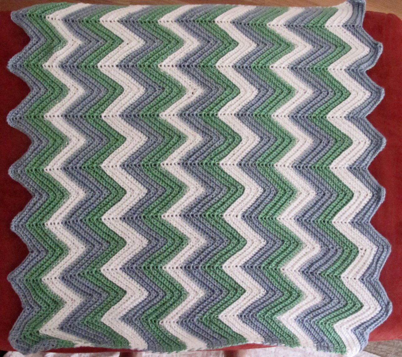 .Crafty Capable. Zig Zag Baby Blanket