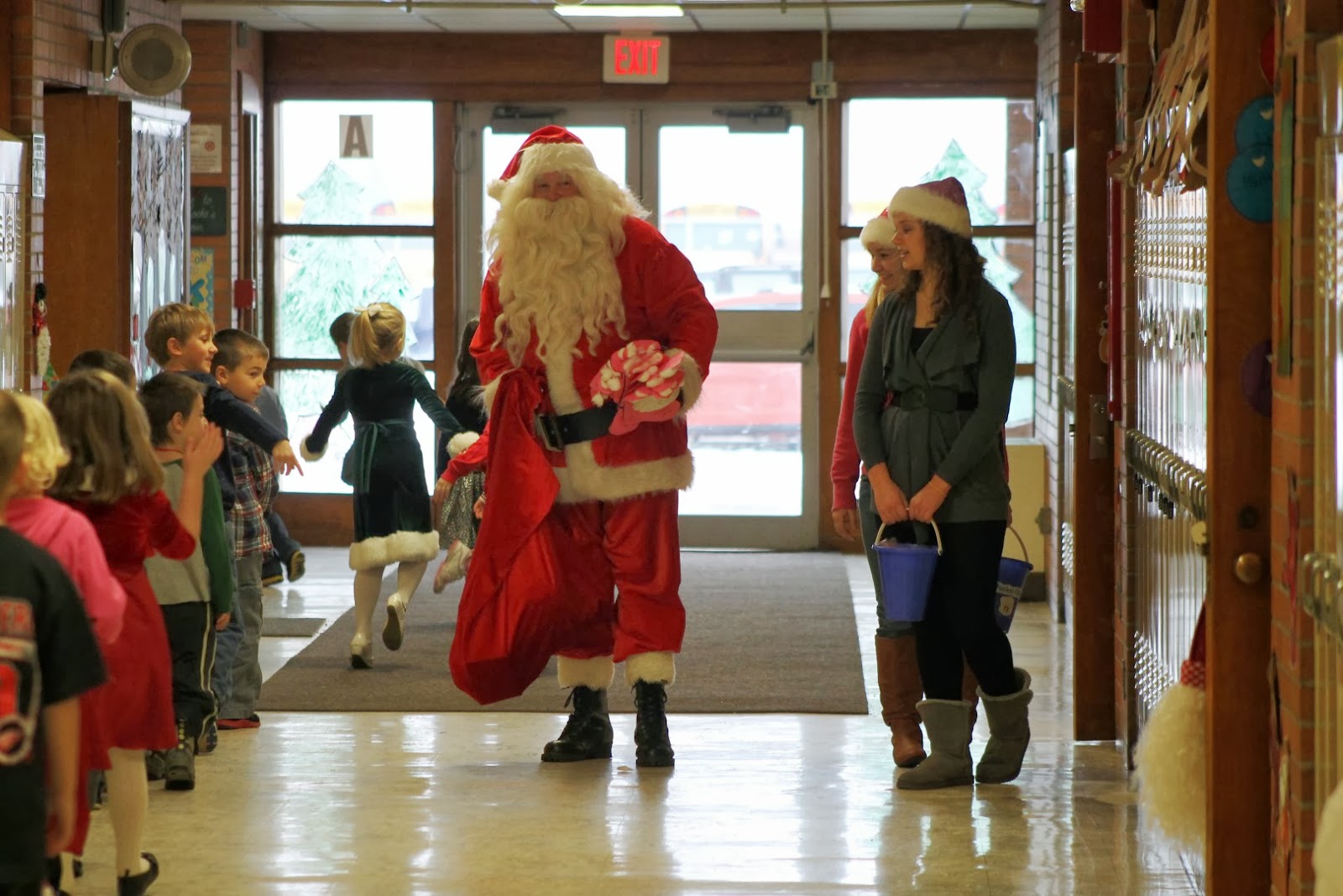 What's Happening around Ida Santa Claus makes a surprise visit to Ida