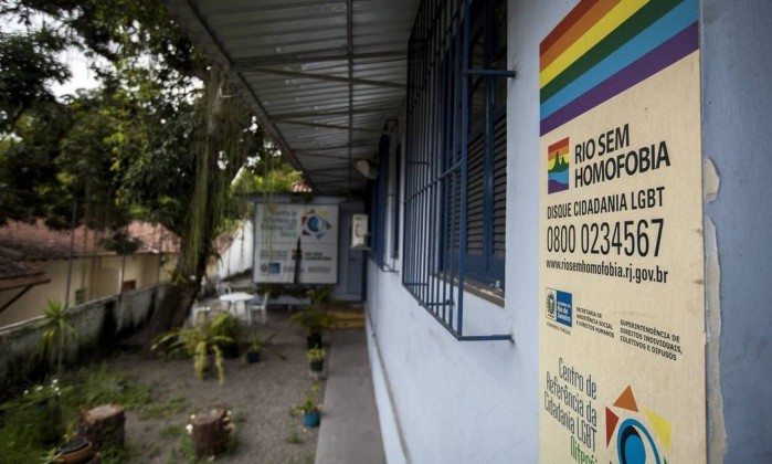 Prefeito de Niterói assume compromisso de manter centro LGBT Prefeito de Niterói assume compromisso de manter centro LGBT