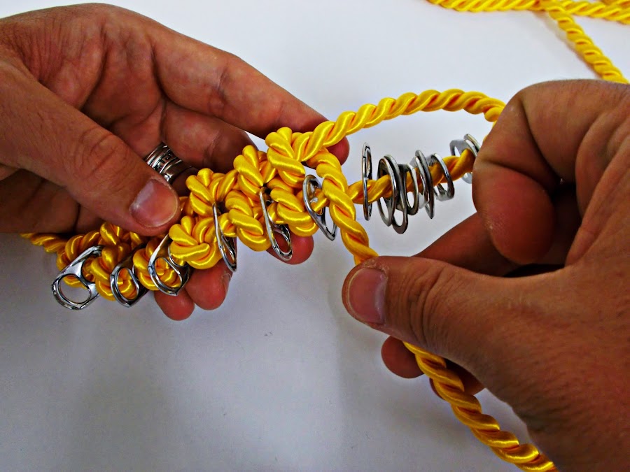 DIY-collar nudos-bisutería-hebillas refrescos-reciclar-reutilizar-6