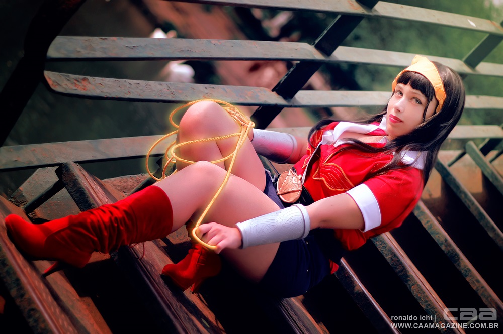 cosplayer Kate Redfield and your Bombshell Wonder Woman cosplay costume from DC Comics