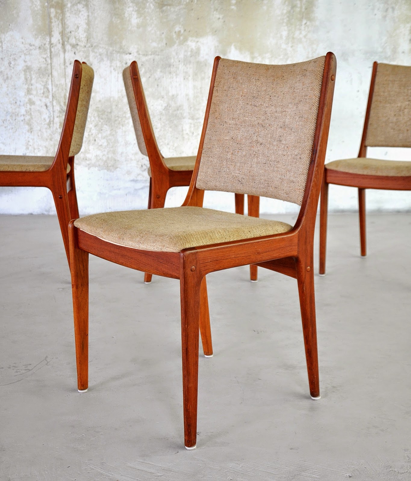 SELECT MODERN Set of 4 Danish Modern Teak Dining Chairs