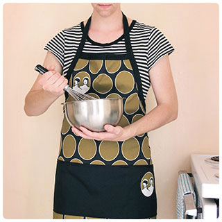 Last-Minute DIY Gifts: A handmade apron makes for a special & personalized gift!