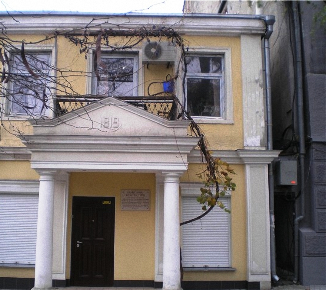 Евгения брик в фильме одесса. Одесса старые здания. Дом руссова достопримечательности одессы. Одесса содержание. Одесса содержание.