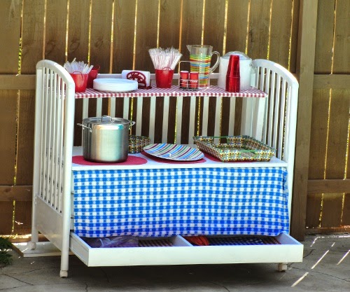 Reutilizar y reciclar cuna de bebe en un mueble auxiliar cocina