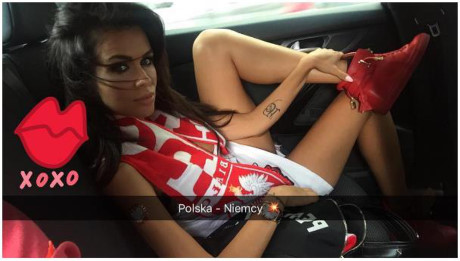 Nu than Euro 2012 bat ngo o Phap, de doa 'thieu dot' khan dai - Anh 3