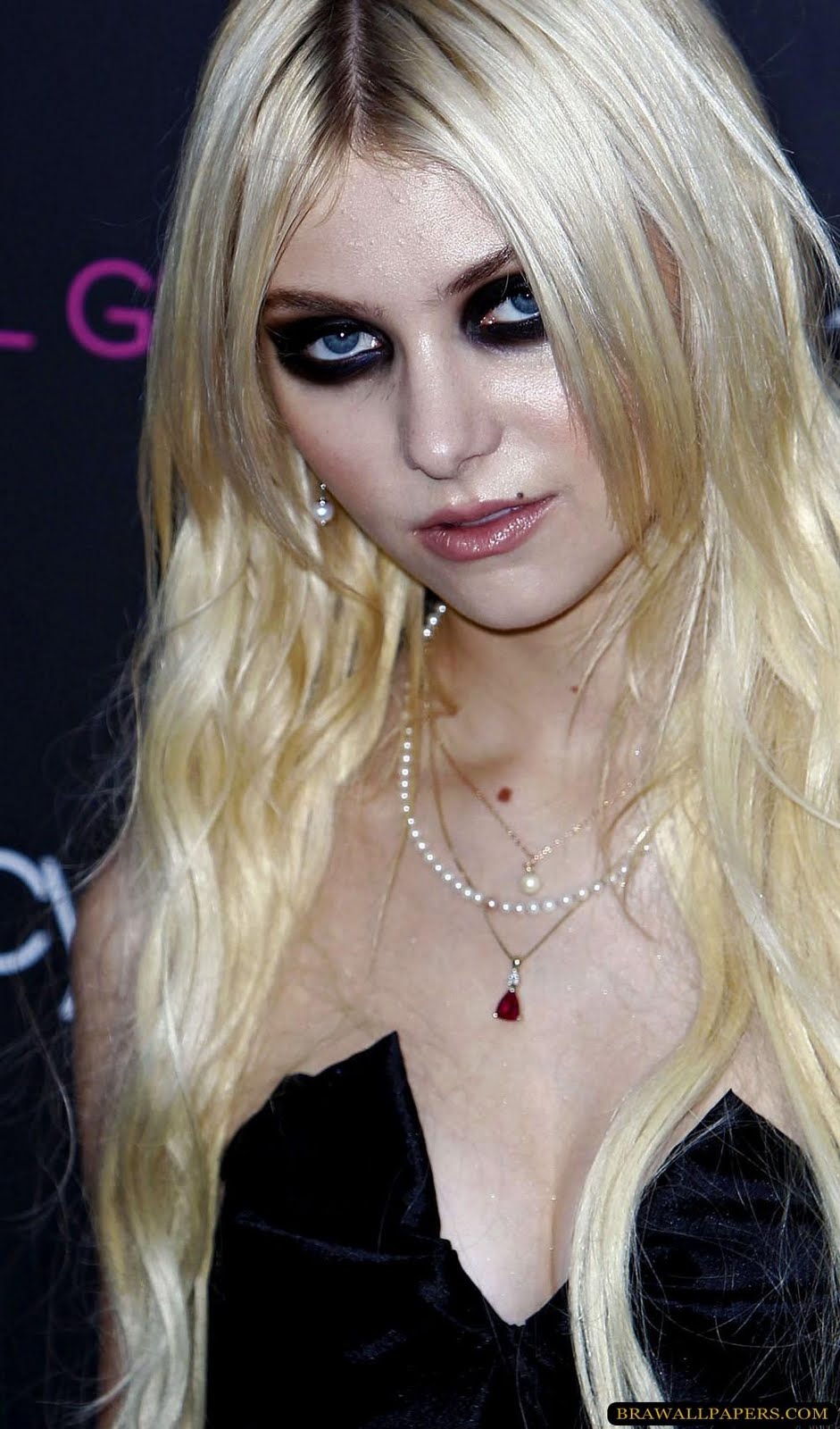 Milf pictures glasses Taylor momsen geisha