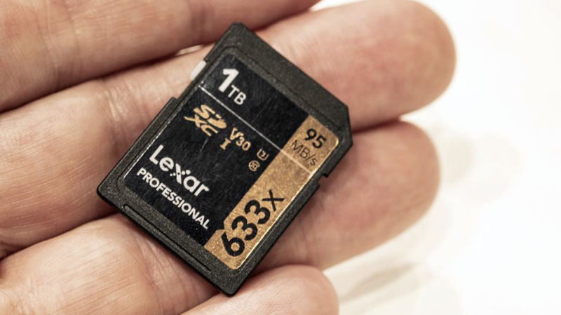 SDXC карта памяти на 1терабайт от Lexar