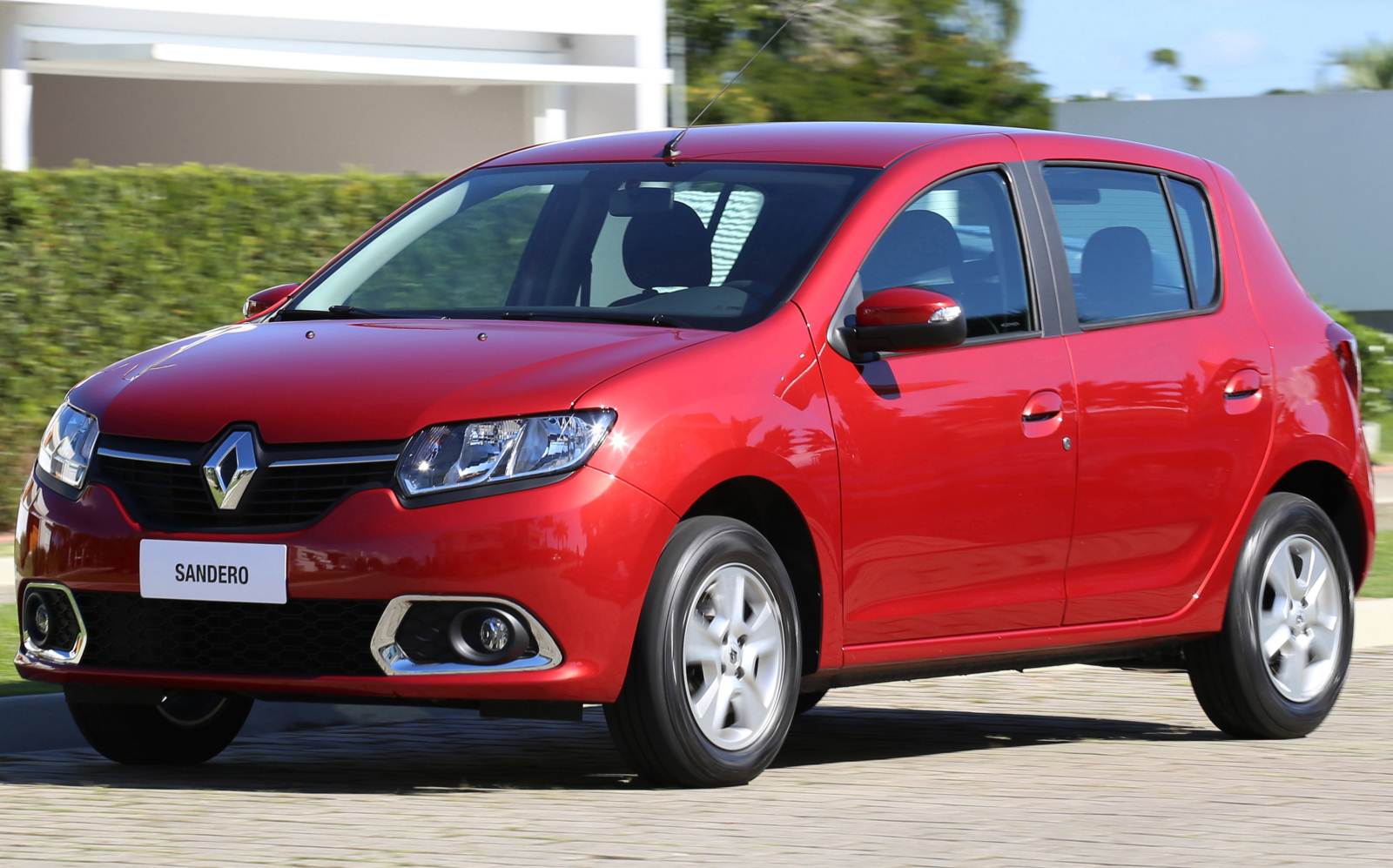 Renault faz recall de Sandero e Duster por falha no airbag Renault faz recall de Sandero e Duster por falha no airbag