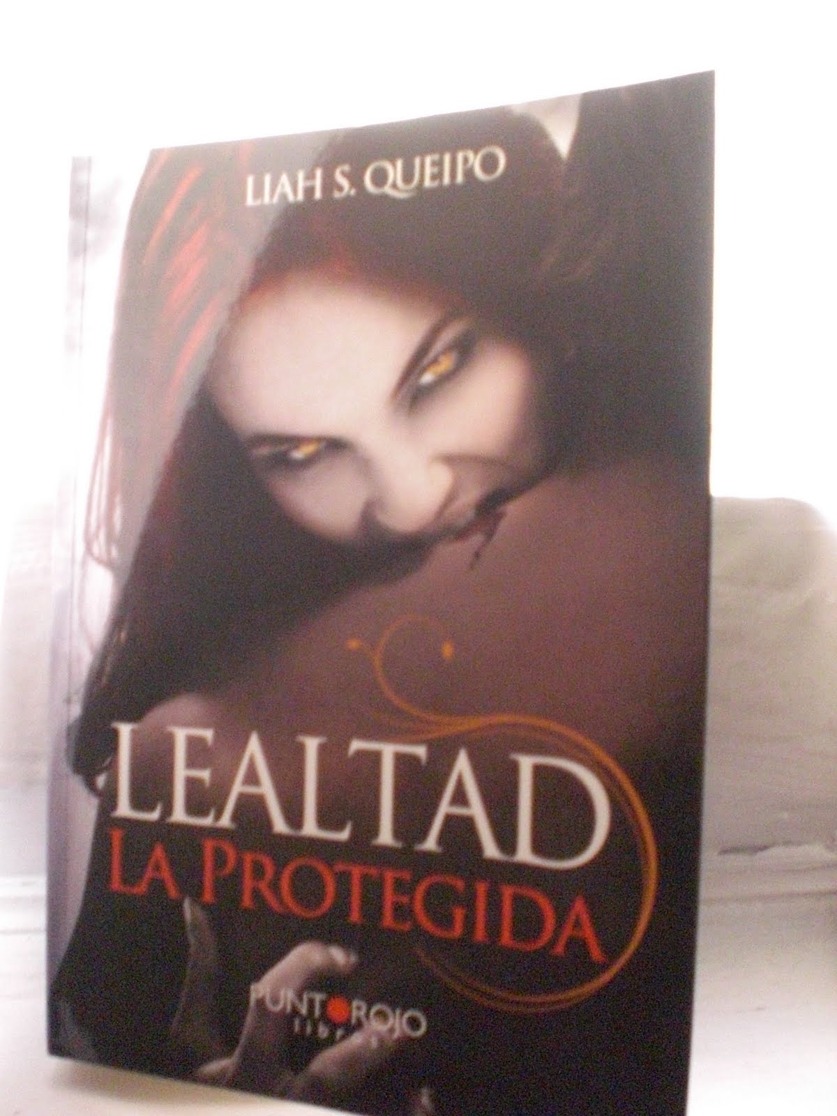 Mi Aparicion En El Libro La Protegida Saga Lealtad Paseando A Miss Cultura