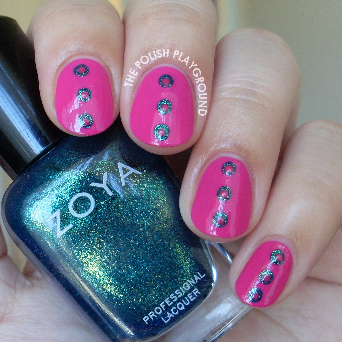 Dotted Center Nail Art