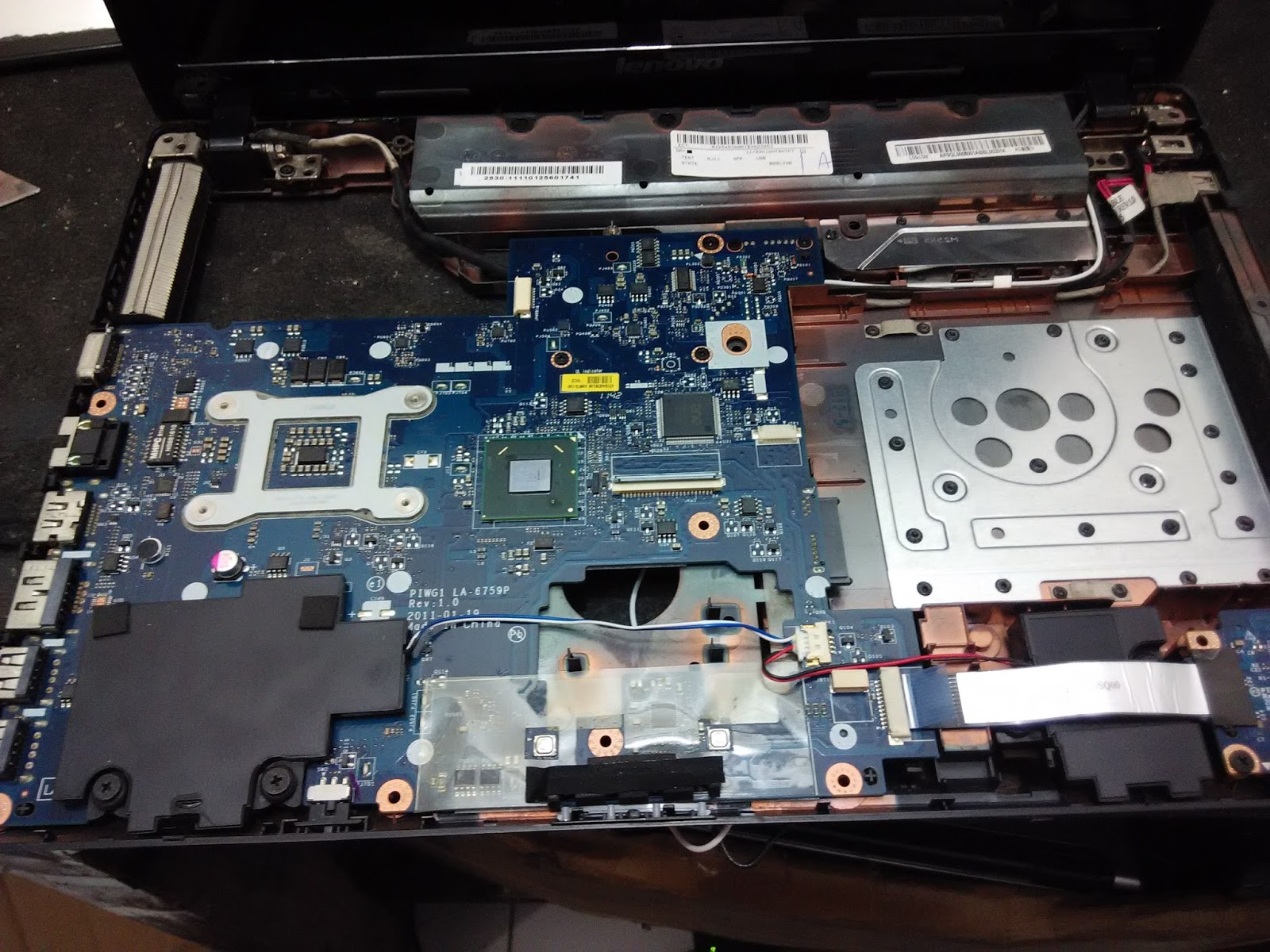 Cara Memperbaiki Engsel Laptop Lenovo Yang Rusak - Simak 