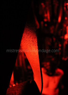 fetish leather dungeon red filter filtro rosso