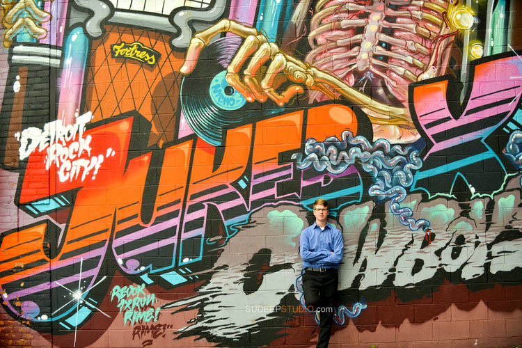 Urban Graffiti wall Senior Picture ideas - Sudeep Studio.com Ann Arbor Photographer