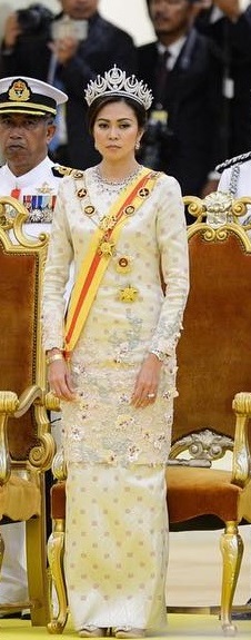 Warisan Raja Permaisuri Melayu Penampilan Raja Permaisuri Perak Dan Tengku Permaisuri Selangor Ketika Pertabalan