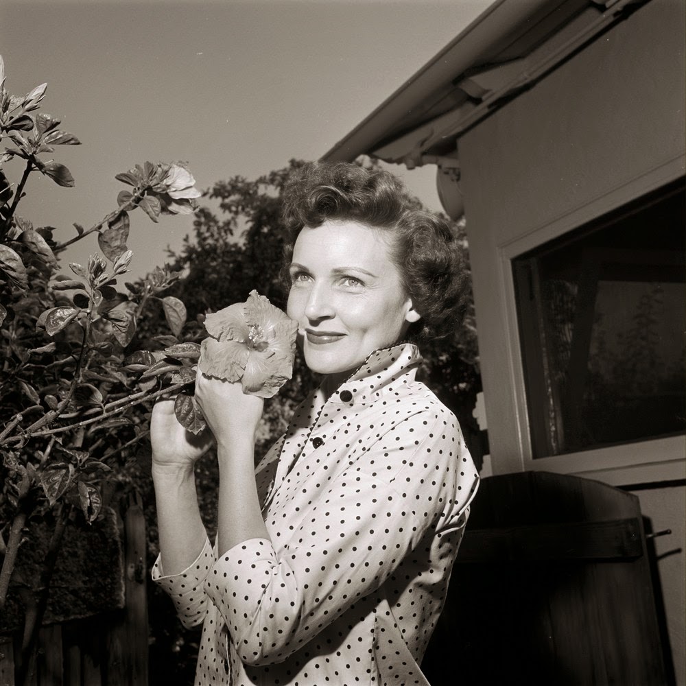 35 Rare and Fabulous Vintage Photos of a Young Betty White
