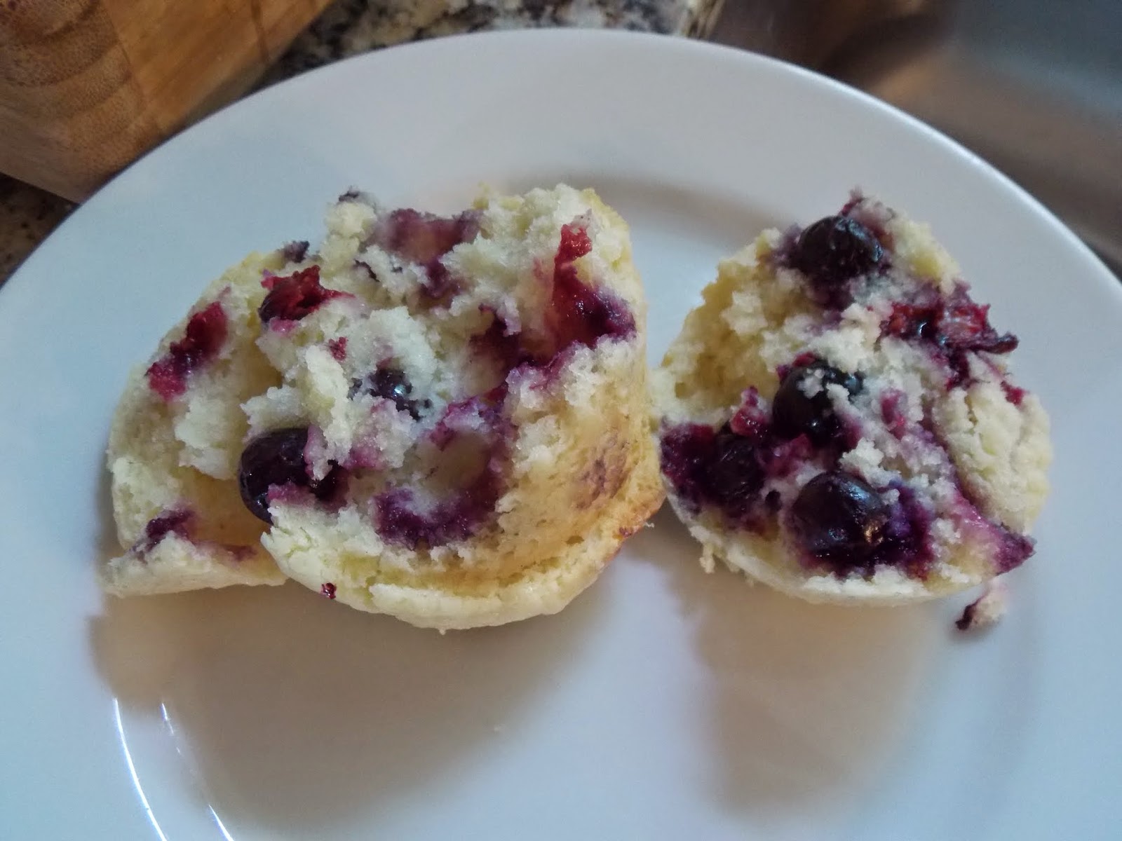 Pithy's Kitchen: Bakery Blueberry Muffins