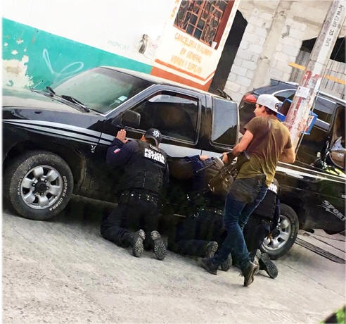 FUE  EL CJNG QUIEN SECUESTRÒ A 11 POLICIAS ESTATALES EN PLENO CENTRO DE XICOTEPEC XICO2