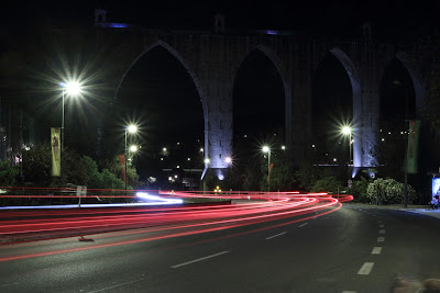 fotografia do aqueduto de águas livres em Lisboa