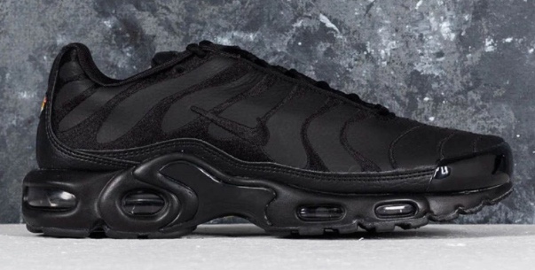 Tokyo Sneaker Club: Nike Air Max Plus Classic Triple White, Triple