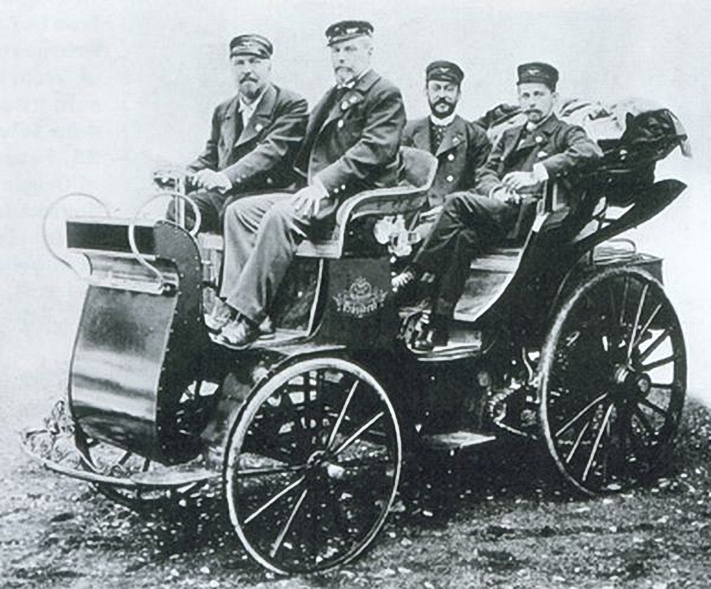 Early Automobiles 26 Historic Vintage Photos Captured People Driving
