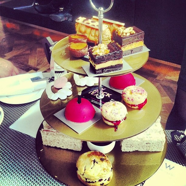 REVIEW: GIZZI ERSKINE'S ARVO TEA AT THE W LONDON - London On The Inside