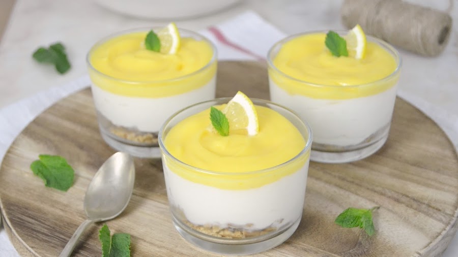 Vasitos de tarta de queso con limón
