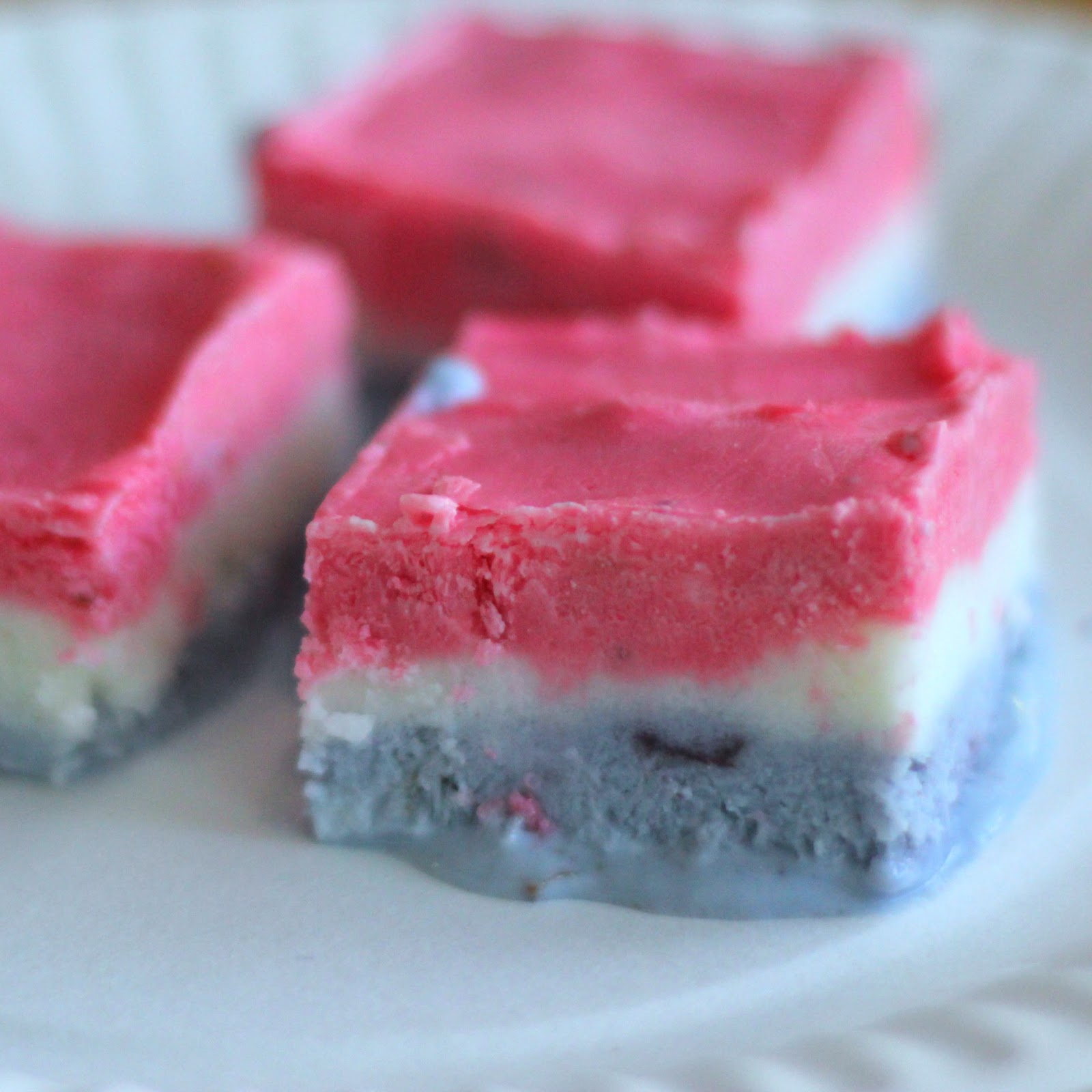 Toddler Approved! Patriotic Frozen Yogurt Bars
