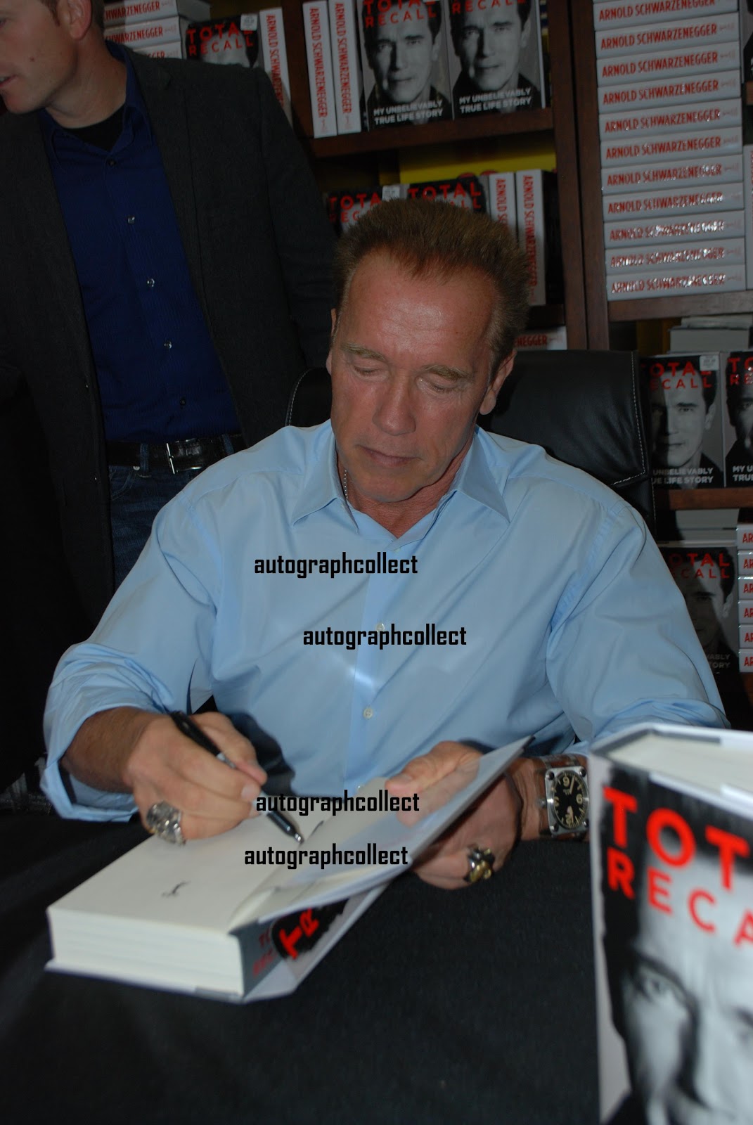 Autographcollect's Blog: Arnold Schwarzenegger Book Signing!