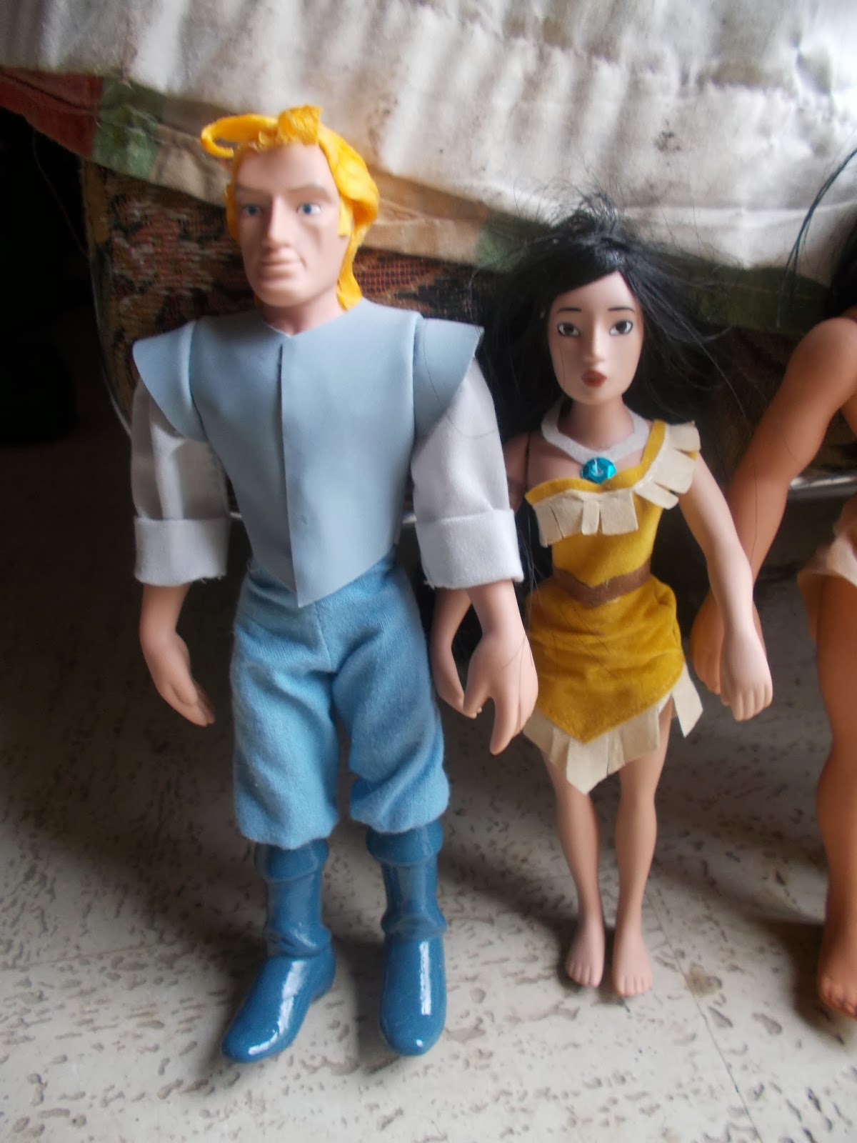 Le monde des poup?�es Disney: Poup?�e Pocahontas par les ?�ditions Atlas