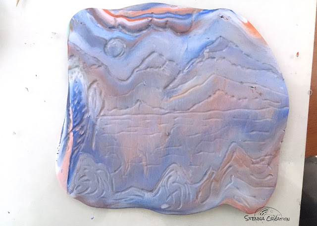 Plaque avec des restes en pâte polymère Corail, bleu, jade et blanc Stenna Création