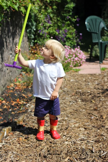 toddler gardening