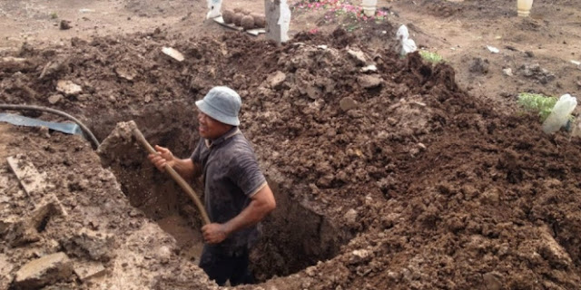Kisah Nyata Penggali Kubur Lihat Azab Orang Meninggal, Merinding Setelah Membacanya Kisah Nyata Penggali Kubur Lihat Azab Orang Meninggal, Merinding Setelah Membacanya