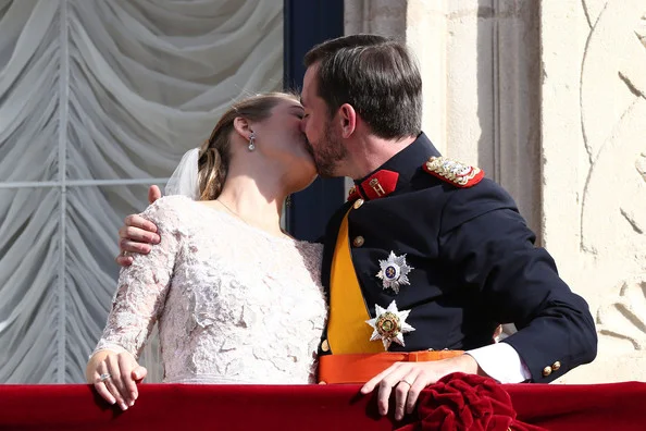 Princess Stephanie of Luxembourg and Prince Guillaume of Luxembourg kiss on the balcony of the Grand-Ducal Palace following the wedding ceremony of Prince Guillaume Of Luxembourg and Princess Stephanie of Luxembourg