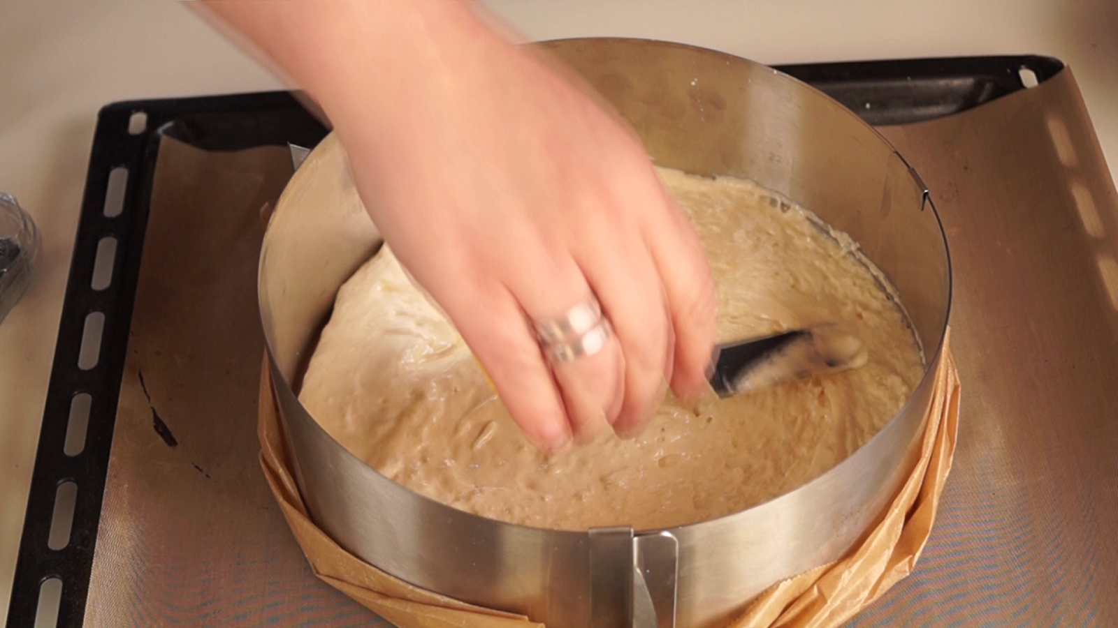 Erdbeer-Vanillejoghurt-Torte mit Amicelli-Rand Erdbeer-Vanillejoghurt-Torte mit Amicelli-Rand