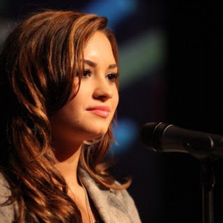 https://2.bp.blogspot.com/-mu1_3TOG234/TeNgpXbs8wI/AAAAAAAAEGs/veHuGC9oZ4o/s320/demi-lovato-mar-7-2011-600.jpg