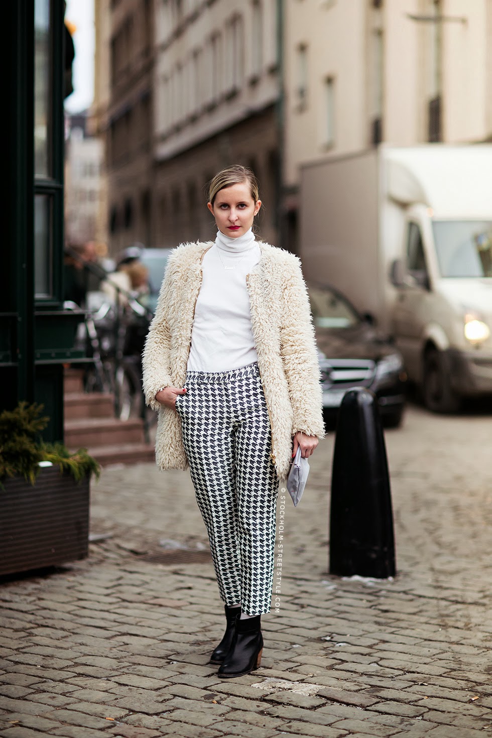 Parisienne: THE MOST STYLISH WAYS TO WEAR A WHITE COAT