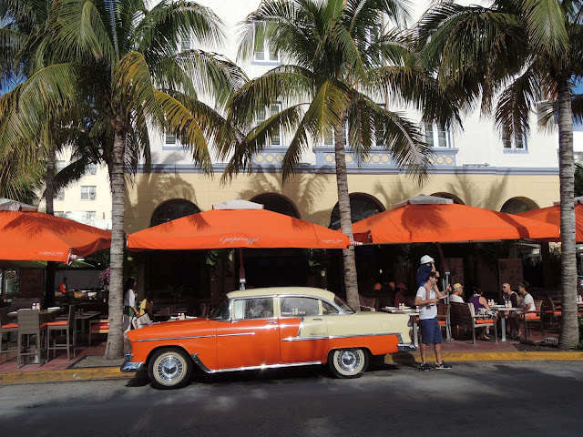 Carro de época e Art Deco em Miami Beach