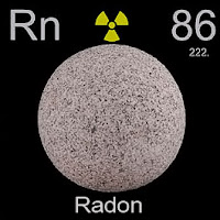 Radon elementi üzerinde radonun simgesi, atom numarası ve atom ağırlığı.