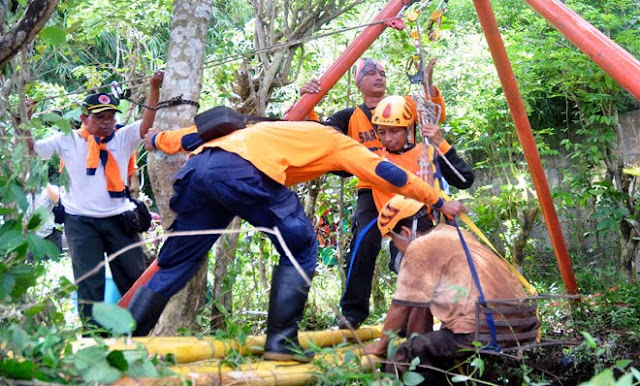 Ngakunya Sih Dibegal & Dibuang Ke Sumur, Gak Taunya Nyari Wangsit. Netizen: Ngakunya Sih Dibegal & Dibuang Ke Sumur, Gak Taunya Nyari Wangsit. Netizen: